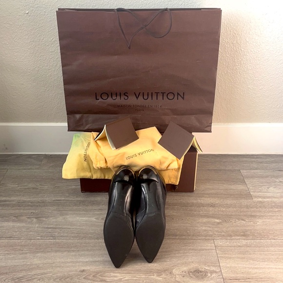 LouisVuitton booties, 3 inch heel with gold LV logo - Picture 4 of 11